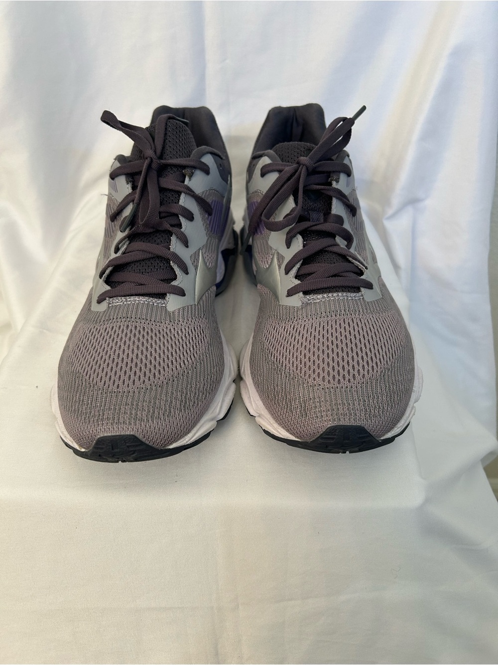 Mizuno Women's Wave Inspire Shoes in Gray and Lilac With Black Laces Size 11.5